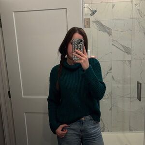 GREEN CABLE KNIT SWEATER